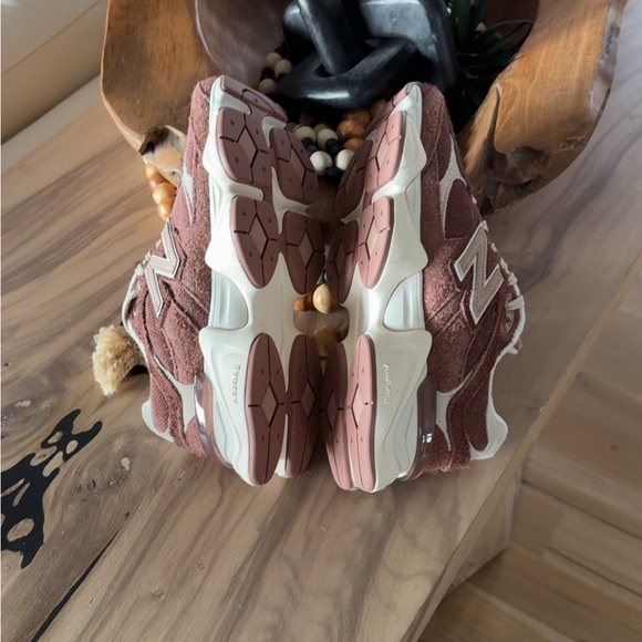 New Balance 9060 Sneakers - Picture 5 of 12